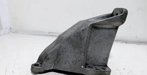 Volkswagen PASSAT B5 Engine mounting bracket 8D0199307 8D0199307L