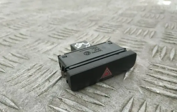 Volkswagen PASSAT CC Hazard light switch 3AA953509