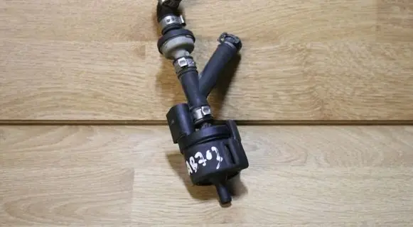 Audi A4 S4 B7 8E 8H Valve vacuum 06B133459D