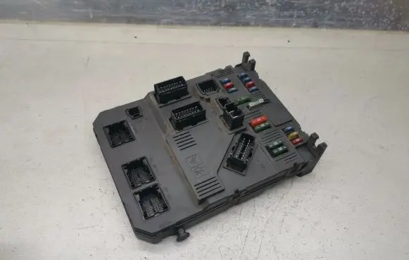 Citroen Xsara Picasso Fuse module 9649627780