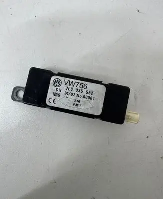 Volkswagen Touareg I Aerial antenna amplifier 7L6035552 VW756