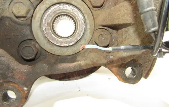 Nissan Juke I F15 Front wheel hub