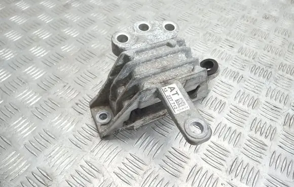 Opel Insignia A Engine mount bracket 13227712