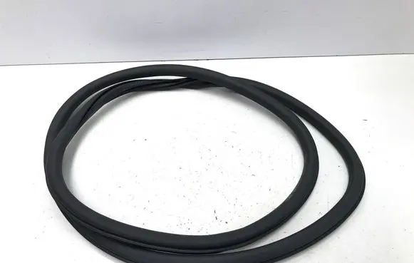 Peugeot 3008 III Front door rubber seal 9839764680