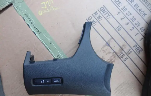 Nissan Qashqai Dashboard center trim panel 684104EH1A