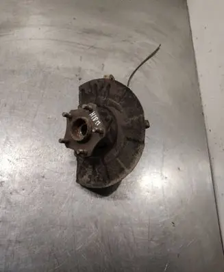 Suzuki Grand Vitara II Front wheel hub spindle knuckle