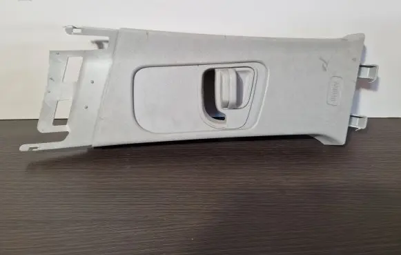 Opel Astra J Seat belt adjustment rail 322225228