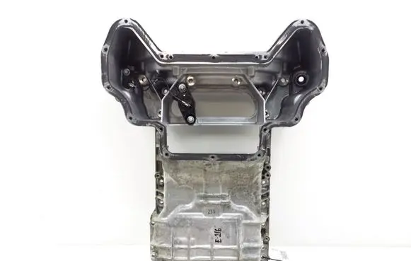 Mercedes-Benz E W211 Oil sump A2720140802