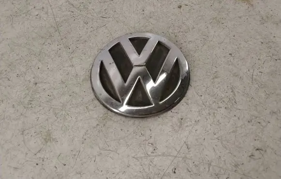 Volkswagen Golf IV Manufacturer badge logo/emblem 1J6853630