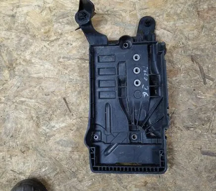 Volkswagen Polo VI Battery box tray 2Q0915331