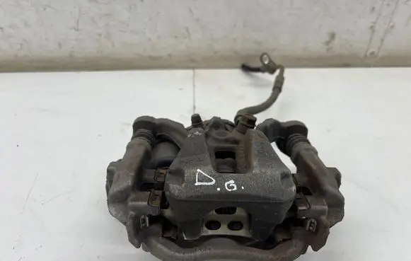 Toyota Yaris XP210 Rear brake caliper F391
