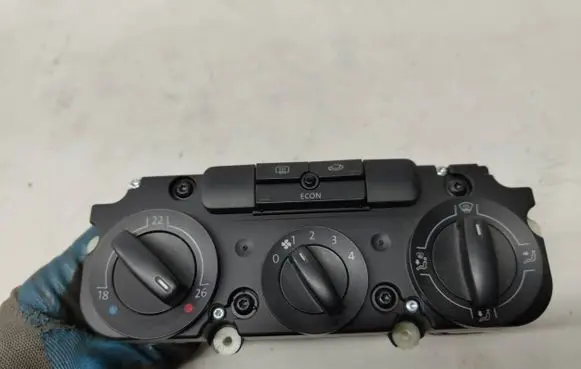 Volkswagen Jetta V Climate control unit 537011CF 74730900