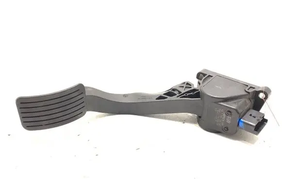 Accelerator throttle pedal