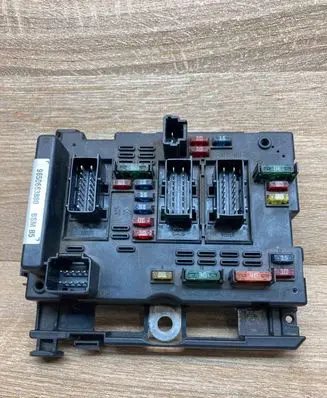 Peugeot 307 Fuse module 960663880 BSMB5