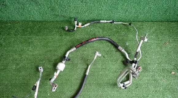 Ford Focus Air conditioning (A/C) pipe/hose 