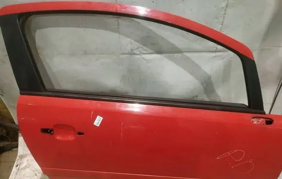 Opel Corsa D Front door RAUDONOS