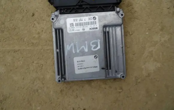 BMW 1 E81 E87 Engine control unit/module 7797216 1039S07797 0281011964