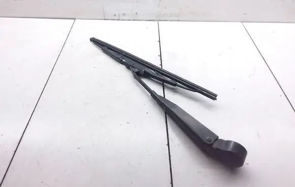 Rear wiper blade arm