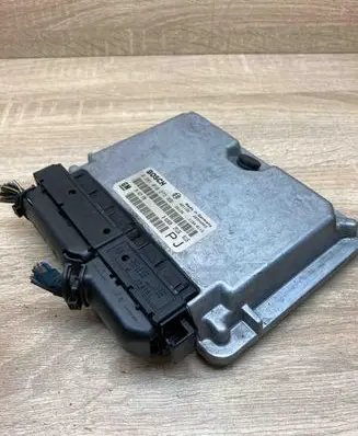 Opel Omega B2 Engine control unit/module ECU 24417198 0281010273 WITHPLUG