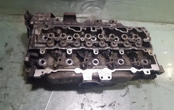 Peugeot 3008 I Engine head 9684584780