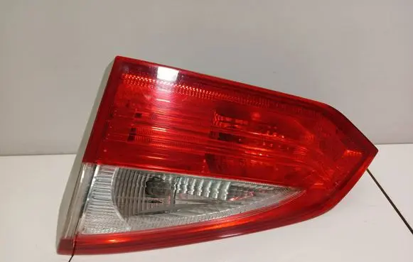 Tailgate rear/tail lights