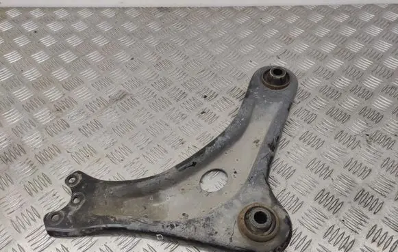 Citroen DS3 Front lower control arm/wishbone