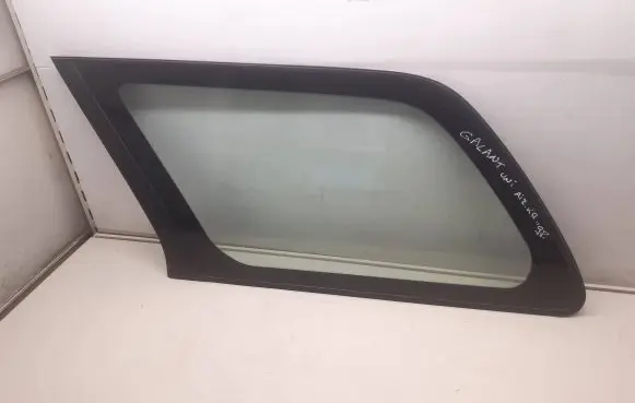 Mitsubishi Galant Rear side window