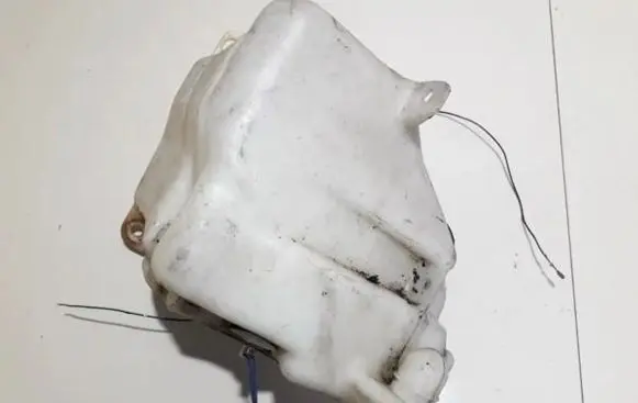 Mazda 626 Windshield washer fluid reservoir/tank 860141214 860141-214