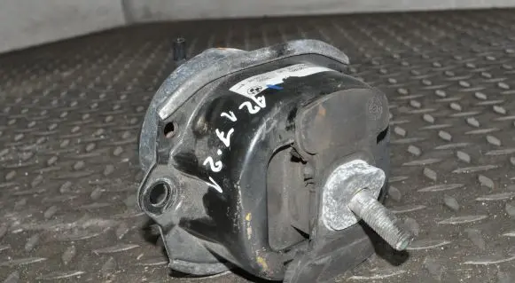 BMW X5 E70 Engine mount bracket 6787103