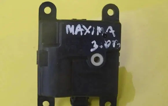 Nissan Maxima Air flap motor/actuator 2L35030840