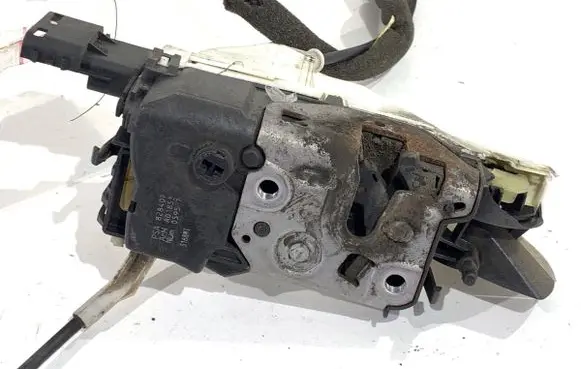 Peugeot Partner Front door lock PSA828407
