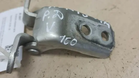 Toyota Auris 150 Front door upper hinge