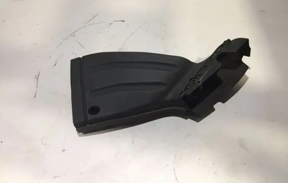 Audi A4 S4 B7 8E 8H Air intake duct part 8E0129618H