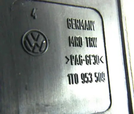 Volkswagen Touran I Hazard light switch 1T0953509