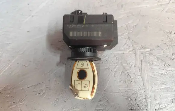 Mercedes-Benz C W204 Ignition lock A2079052600