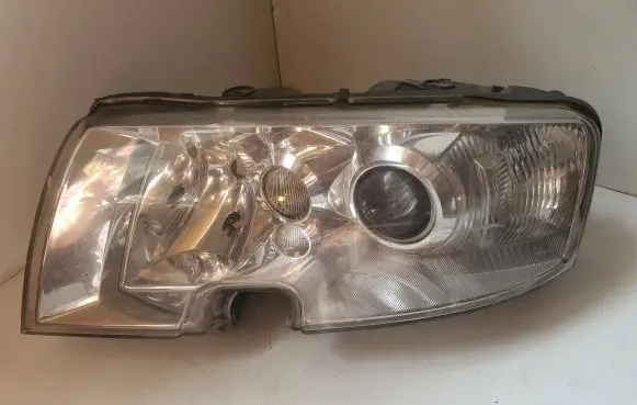 Skoda Superb B5 (3U) Headlight/headlamp 24674500L