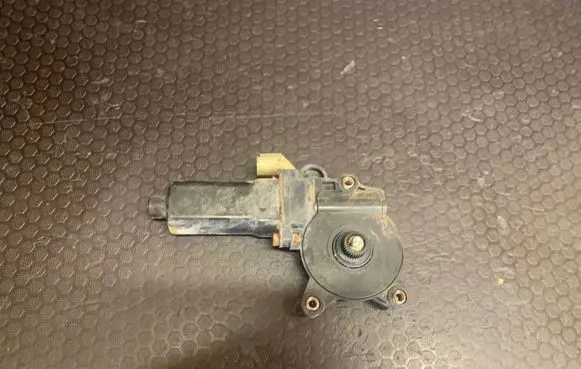 Hyundai Terracan Front door window regulator motor 82450