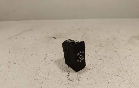 BMW X5 E70 AUX in-socket connector 84109237655