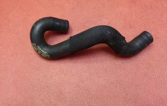 Mercedes-Benz GLA W156 Engine coolant pipe/hose A2702031782