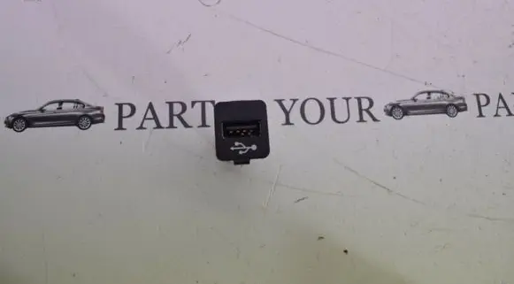 BMW 5 E60 E61 USB socket connector 9237656