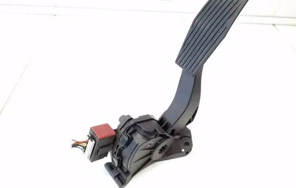 Opel Insignia A Accelerator throttle pedal 13237352