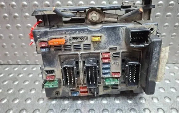 Peugeot 307 Fuse module S26312516 9650664080