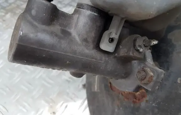 Volvo S40, V40 Master brake cylinder