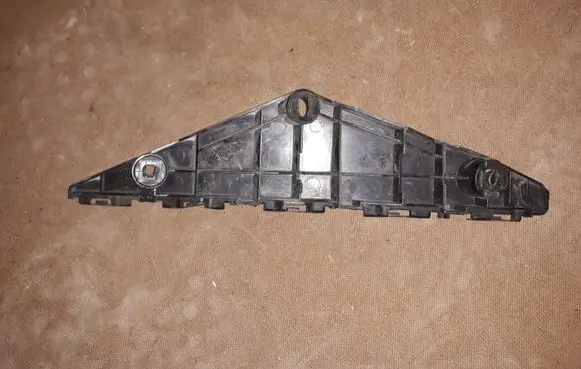 Toyota Avensis T270 Front bumper mounting bracket 5253505040