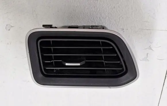 Renault Master III Dashboard air vent grill cover trim 687505442R