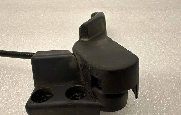 Volkswagen PASSAT B5.5 Engine bonnet (hood) release handle 3B1823533
