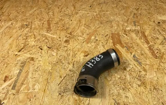 Engine coolant pipe/hose