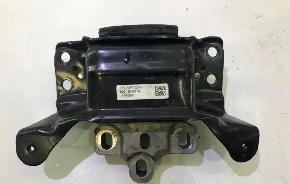 Volkswagen Golf VII Engine mount vacuum valve 5Q0199555BK