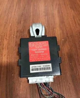 Toyota Avensis T250 Alarm control unit/module 89730-05030 237000-3180