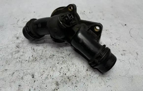 Thermostat/thermostat housing